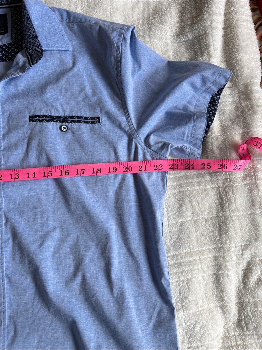 Men's Light Blue Short-Sleeve Button-Down Shirt with Contrast Trim - Picture 4 of 5